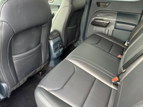 Certified 2025 Ford Maverick Lariat w/ Black Appearance Package image 14