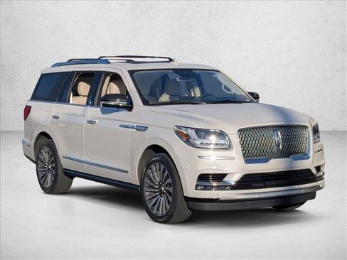 Used 2019 Lincoln Navigator Reserve image 3