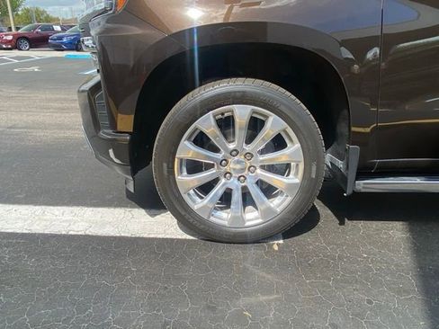 Used 2019 Chevrolet Silverado 1500 High Country w/ Technology Package image 12