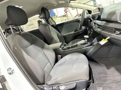 New 2025 Kia K4 LX image 25