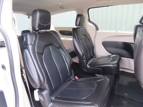 Used 2023 Chrysler Pacifica Touring-L FWD image 27