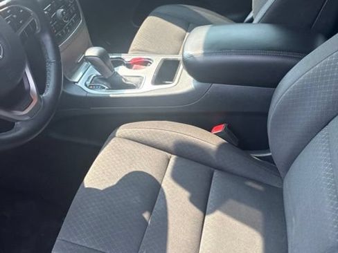 Used 2019 Jeep Grand Cherokee Laredo w/ Security & Convenience Group AWD/4WD image 12