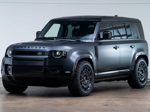 Used 2025 Land Rover Defender 110 V8 AWD/4WD image 3