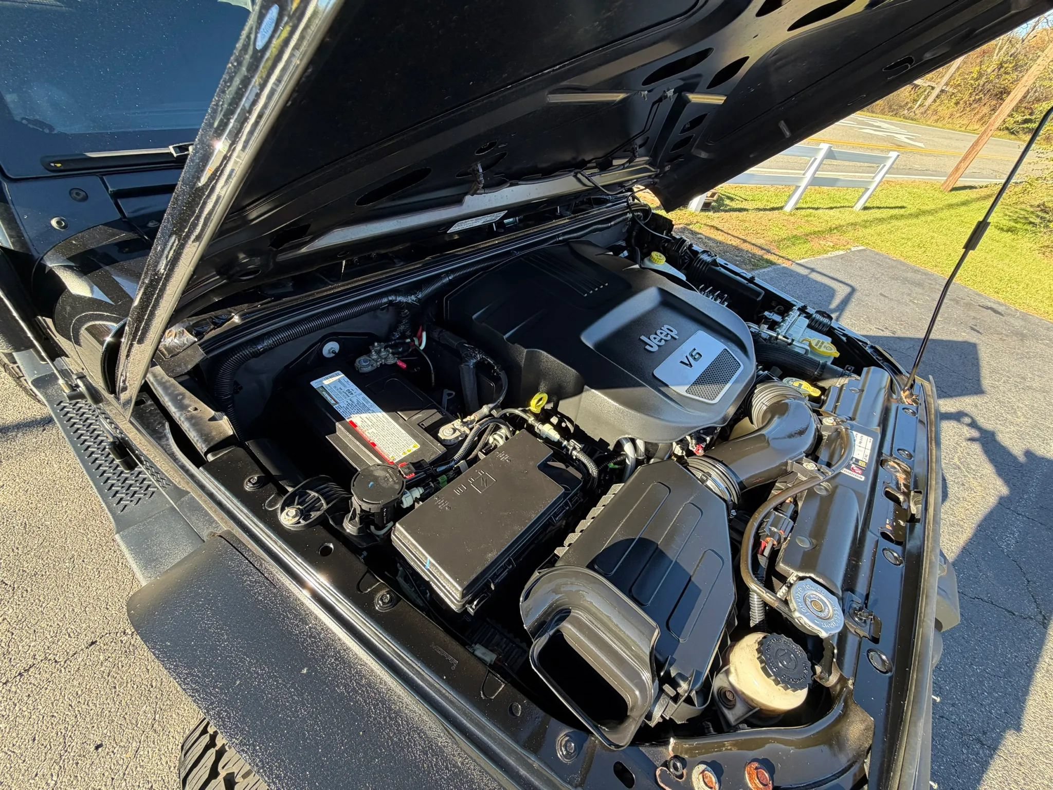 Used 2014 Jeep Wrangler Sport w/ Connectivity Group AWD/4WD image 33