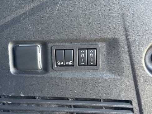 Used 2023 GMC Yukon Denali image 22