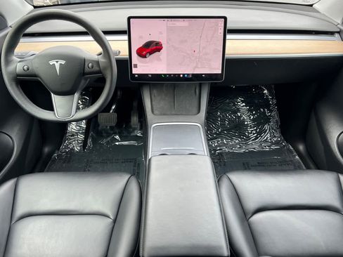 Used 2022 Tesla Model Y Long Range AWD/4WD image 3