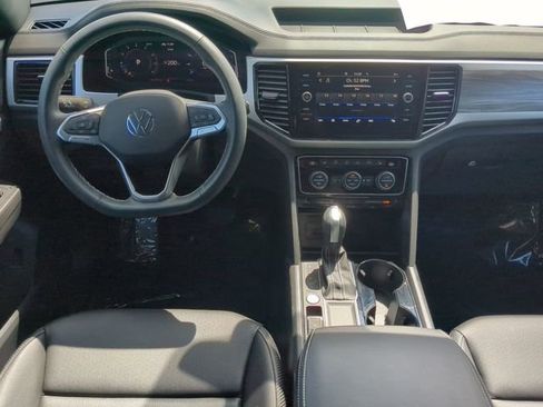 Certified 2023 Volkswagen Atlas Cross Sport SE w/ Panoramic Sunroof Package FWD image 15