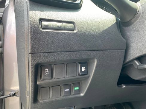 Used 2018 Nissan Rogue S FWD image 12