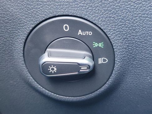 New 2026 Volkswagen Taos SE FWD image 17