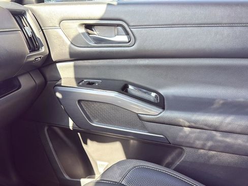 Used 2023 Nissan Pathfinder SL w/ SL Premium Package image 24