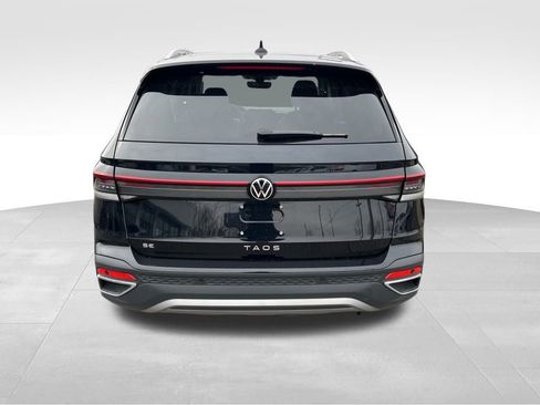 Used 2025 Volkswagen Taos SE image 6