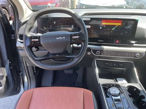 New 2027 Kia Carnival SX w/ Dark Edition Package FWD image 15