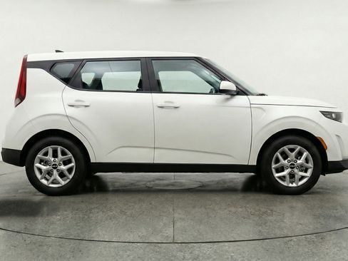 Used 2025 Kia Soul LX w/ LX Technology Package FWD image 11