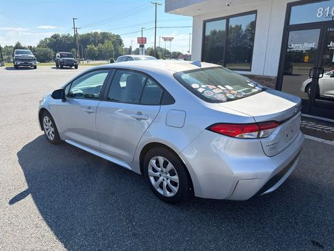 Used 2022 Toyota Corolla LE FWD image 7