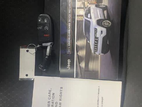 Used 2019 Jeep Grand Cherokee Laredo AWD/4WD image 5