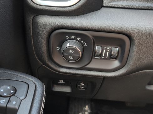 Used 2025 RAM 1500 Laramie AWD/4WD image 14