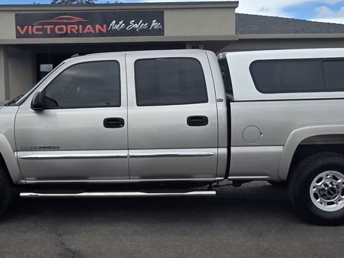 Used 2004 GMC Sierra 2500 SLT w/ Skid Plate Package image 8