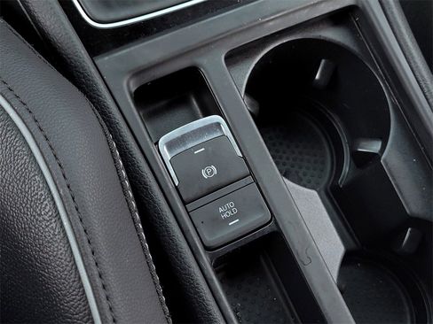 Used 2019 Volkswagen Golf R 4-Door image 20