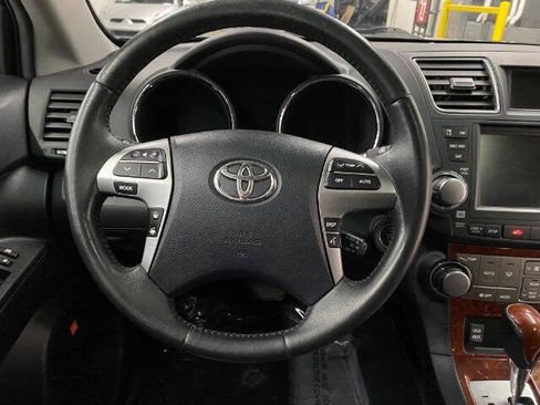 Used 2011 Toyota Highlander Limited AWD/4WD image 23