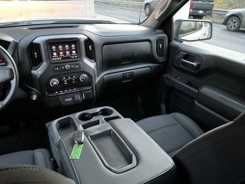 Used 2023 Chevrolet Silverado 1500 Custom image 16