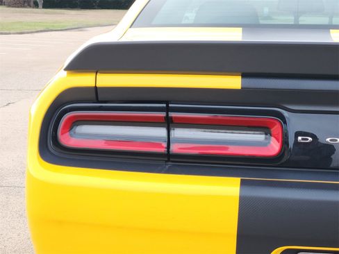 Used 2017 Dodge Challenger SRT Hellcat image 15