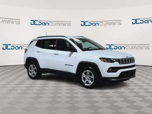 Used 2024 Jeep Compass Latitude w/ Altitude Special Edition AWD/4WD image 3