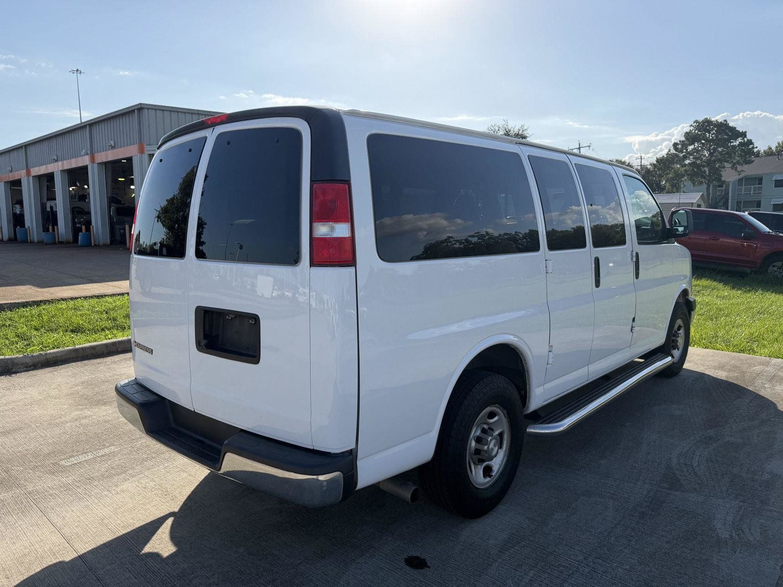 Used 2021 Chevrolet Express 2500 LT w/ LT Preferred Equipment Group RWD image 13