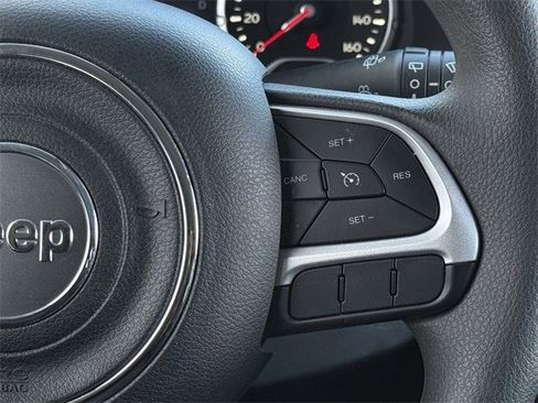 Used 2023 Jeep Renegade Latitude image 14