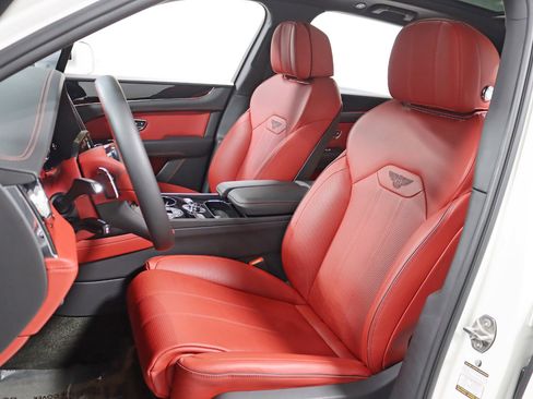 Used 2022 Bentley Bentayga image 32