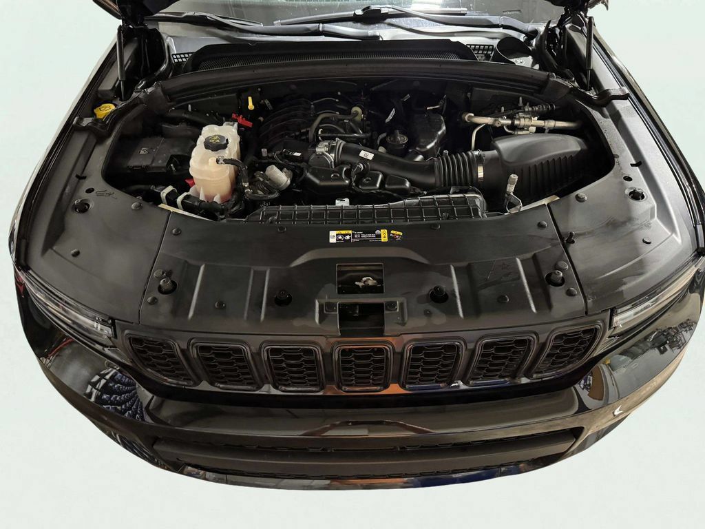 Used 2023 Jeep Grand Cherokee L Laredo AWD/4WD image 28