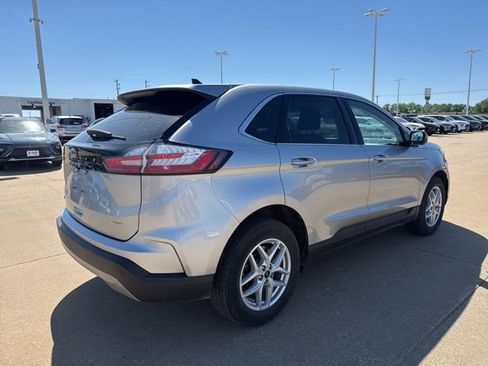 Used 2022 Ford Edge SEL w/ Convenience Package AWD/4WD image 3
