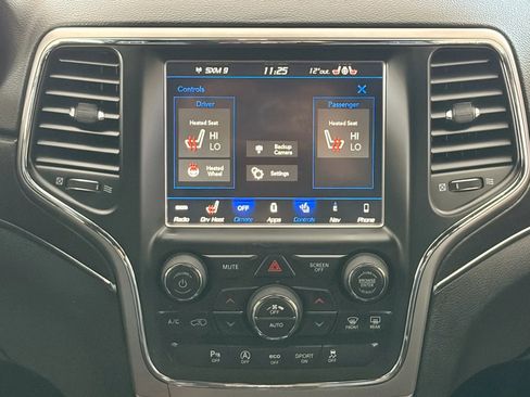 Used 2018 Jeep Grand Cherokee Limited image 24