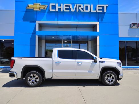 Used 2023 GMC Sierra 1500 SLT w/ SLT Convenience Package AWD/4WD image 36