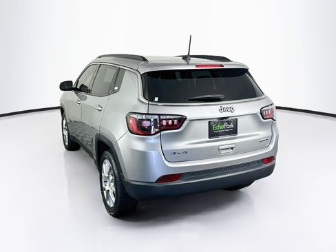 Used 2022 Jeep Compass Latitude w/ Sun and Sound Group AWD/4WD image 5