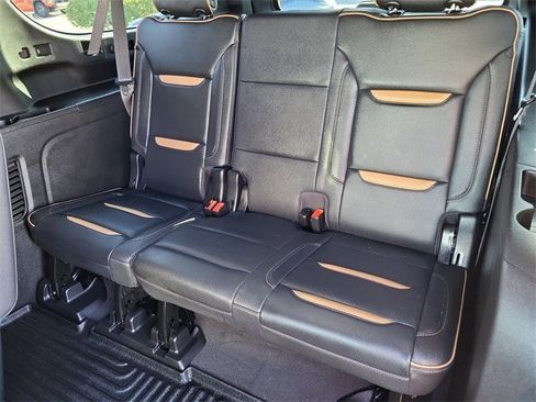 Used 2024 GMC Yukon XL AT4 image 28