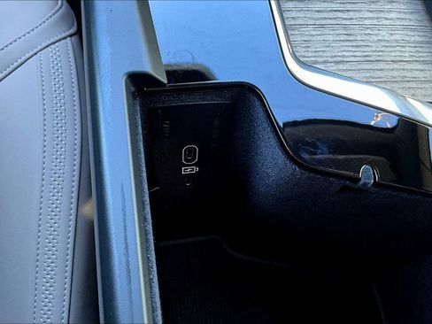 Used 2026 Volvo XC60 B5 Plus w/ Protection Package Premier image 33