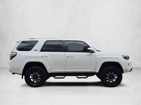 Used 2018 Toyota 4Runner SR5 AWD/4WD image 4