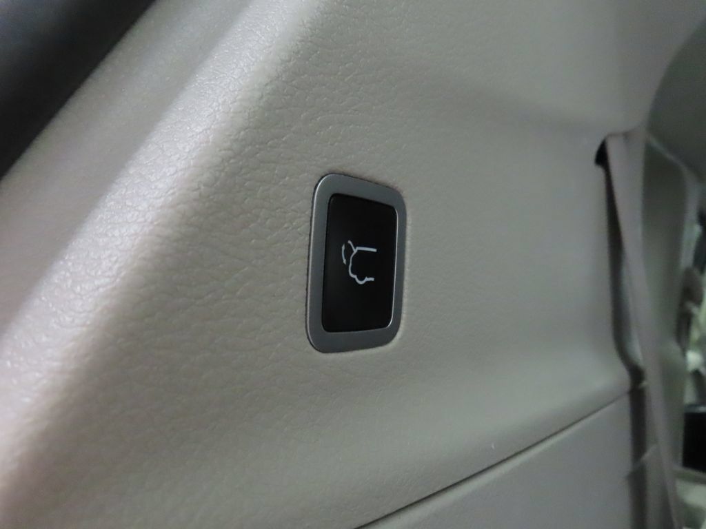 Used 2024 Chrysler Pacifica Limited FWD image 38