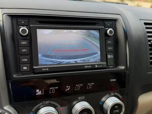 Used 2016 Toyota Sequoia Platinum RWD image 21