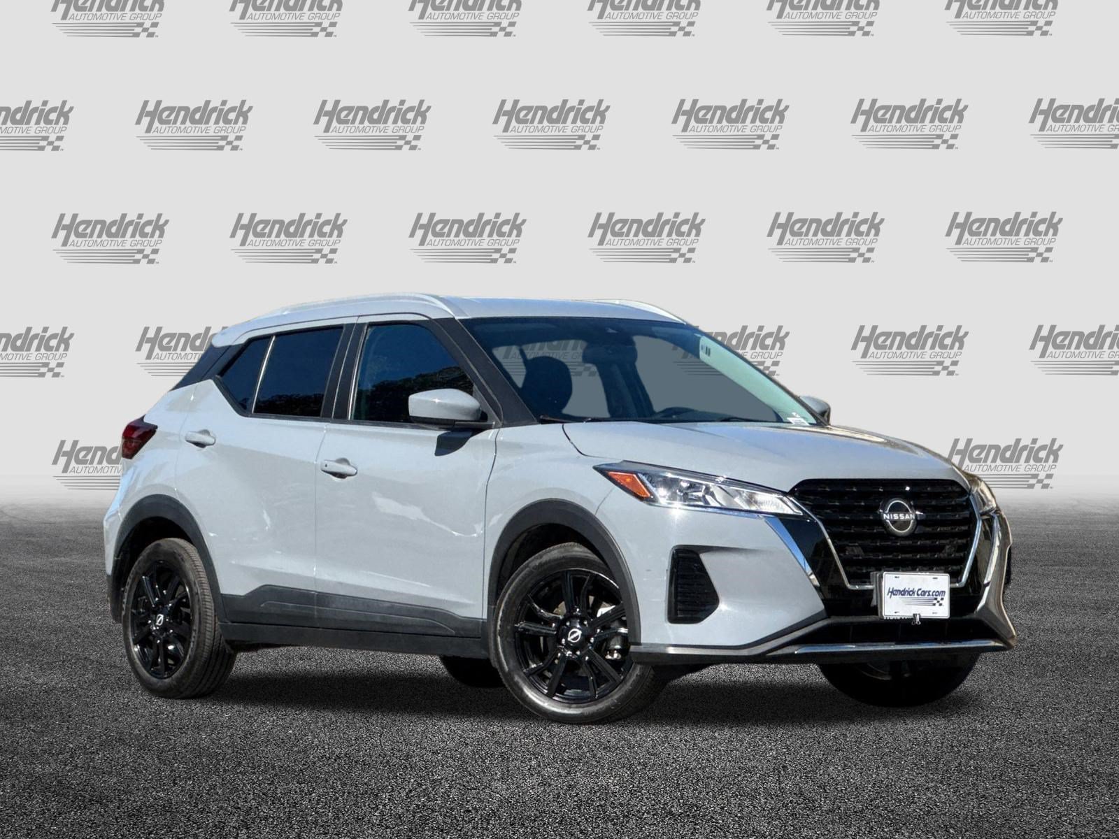 Used 2023 Nissan Kicks SV FWD image 2