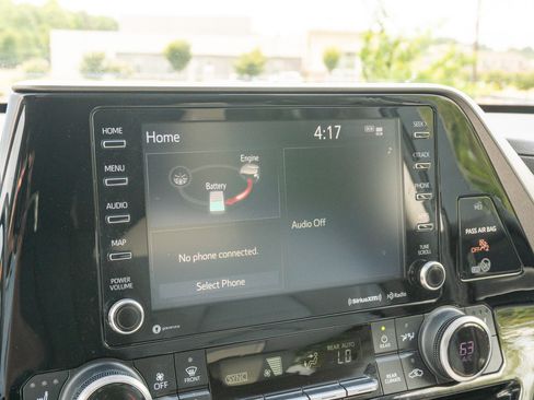 Used 2021 Toyota Highlander XLE FWD image 24