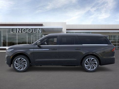 New 2026 Lincoln Navigator L Reserve image 3