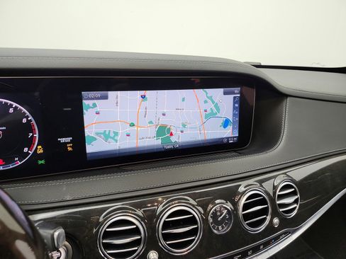 Used 2018 Mercedes-Benz S 560 Sedan image 13