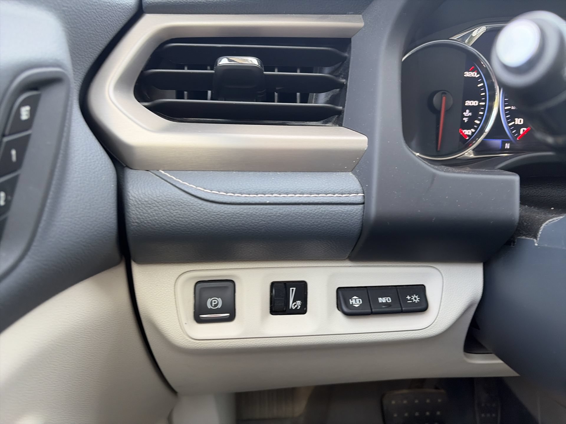 Used 2021 GMC Acadia Denali w/ Denali Technology Package AWD/4WD image 19