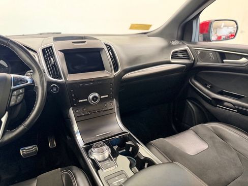 Used 2020 Ford Edge ST w/ Equipment Group 401A AWD/4WD image 16