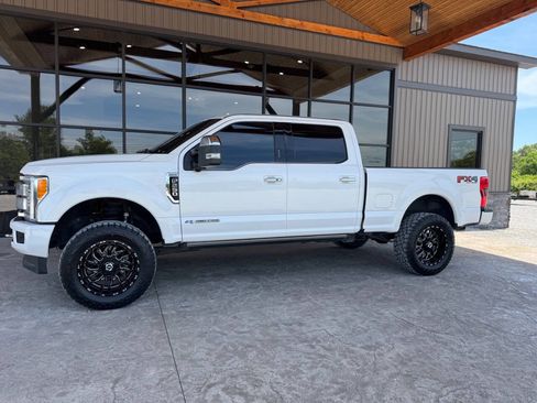 Used 2017 Ford F250 Platinum w/ Platinum Ultimate Package AWD/4WD image 2