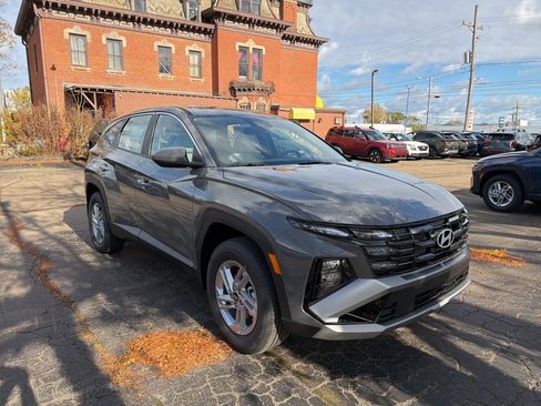 New 2026 Hyundai Tucson SE image 1