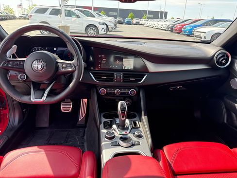 Used 2024 Alfa Romeo Giulia Veloce AWD/4WD image 15