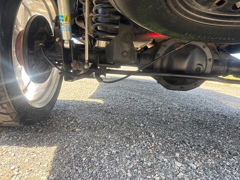 Used 2017 Cadillac Escalade Luxury AWD/4WD image 35