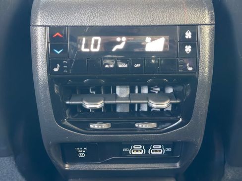 Used 2023 Jeep Grand Cherokee L Limited AWD/4WD image 12